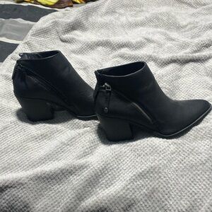 Black ankle leather boot
